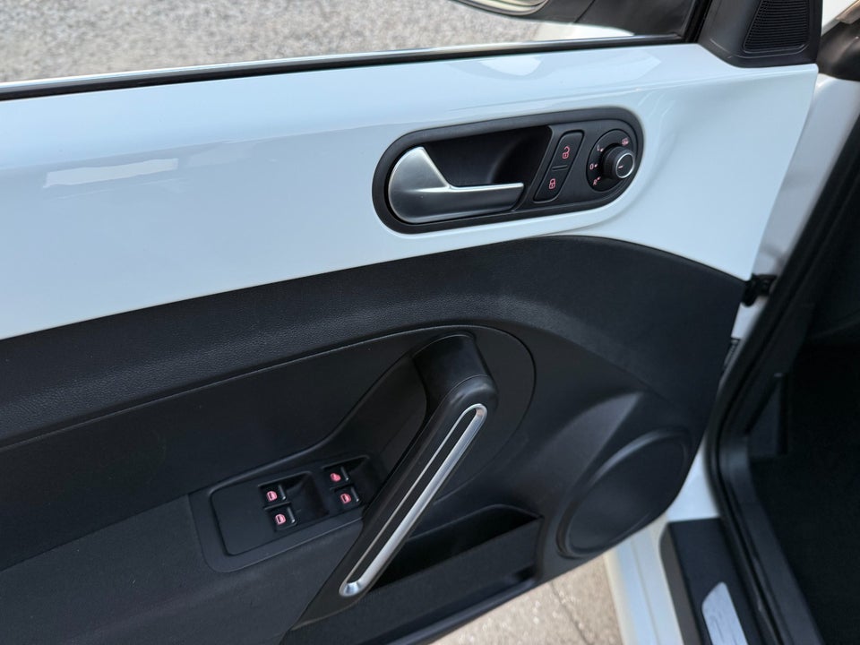 VW The Beetle 1,2 TSi 105 Design Cabriolet 2d