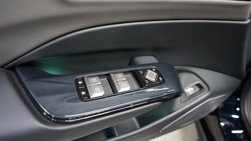 Hongqi EH7 111 Exclusive 4d