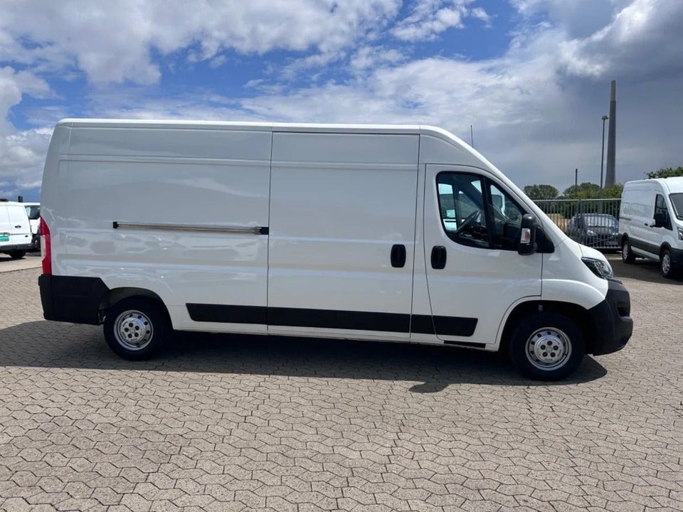 Peugeot Boxer 335 2,2 BlueHDi 140 L3H2 Premium