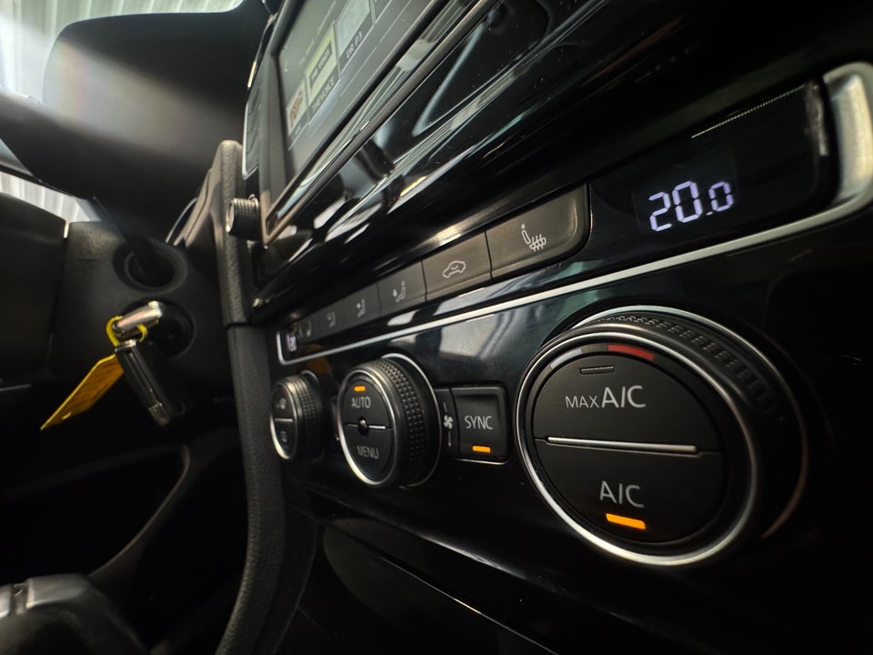 VW Golf VII 1,4 TSi 150 R-line Variant DSG BMT 5d