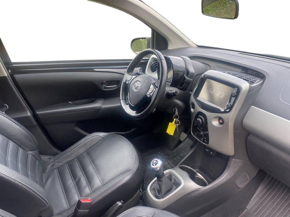 Toyota Aygo 1,0 VVT-i x-black 5d