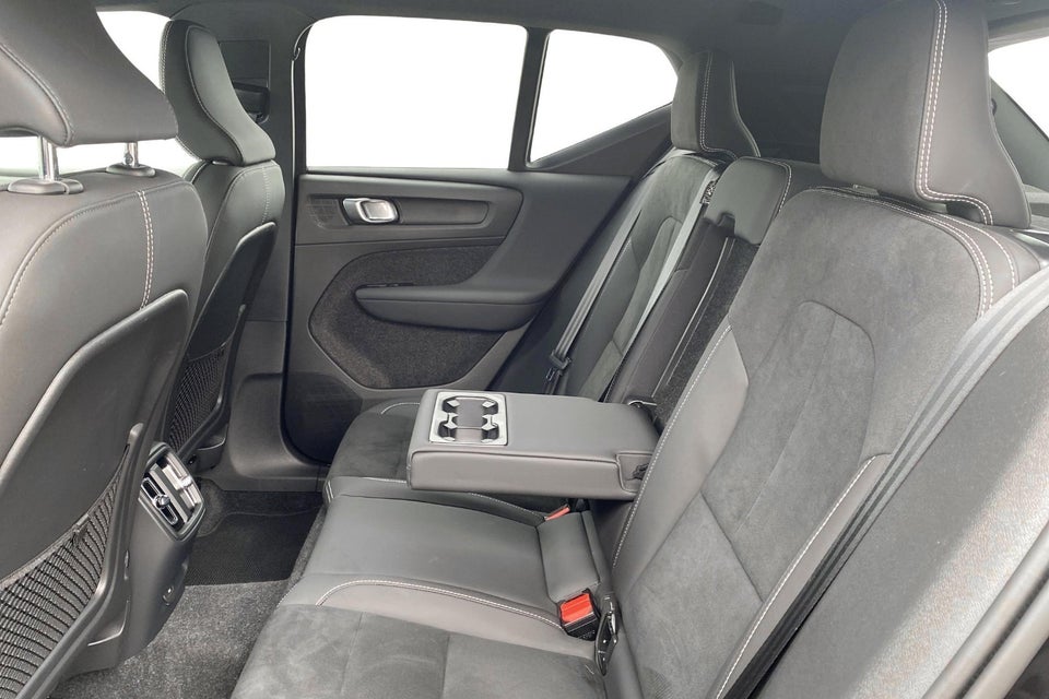 Volvo EX40 Extended Range Black Edition 5d