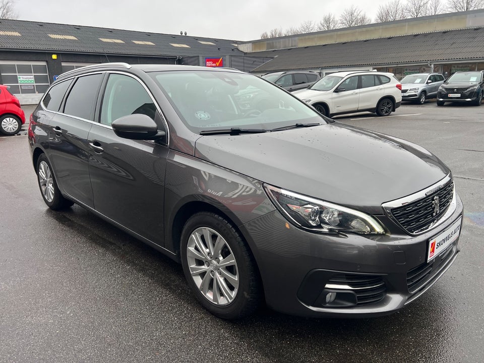 Peugeot 308 1,5 BlueHDi 130 Style SW 5d