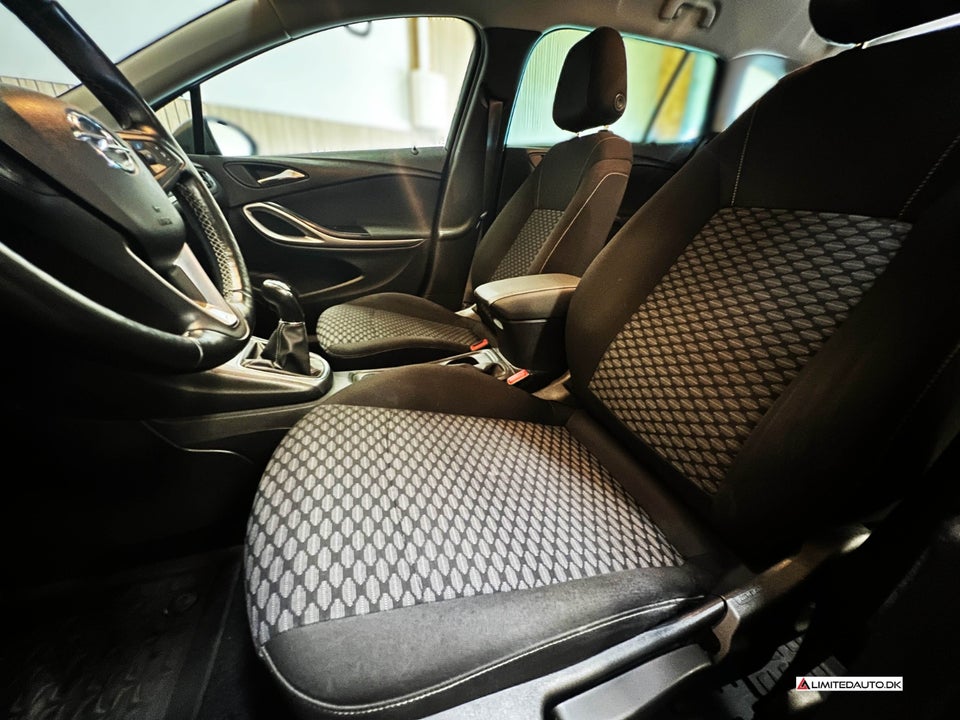 Opel Astra 1,6 CDTi 136 Enjoy Sports Tourer 5d