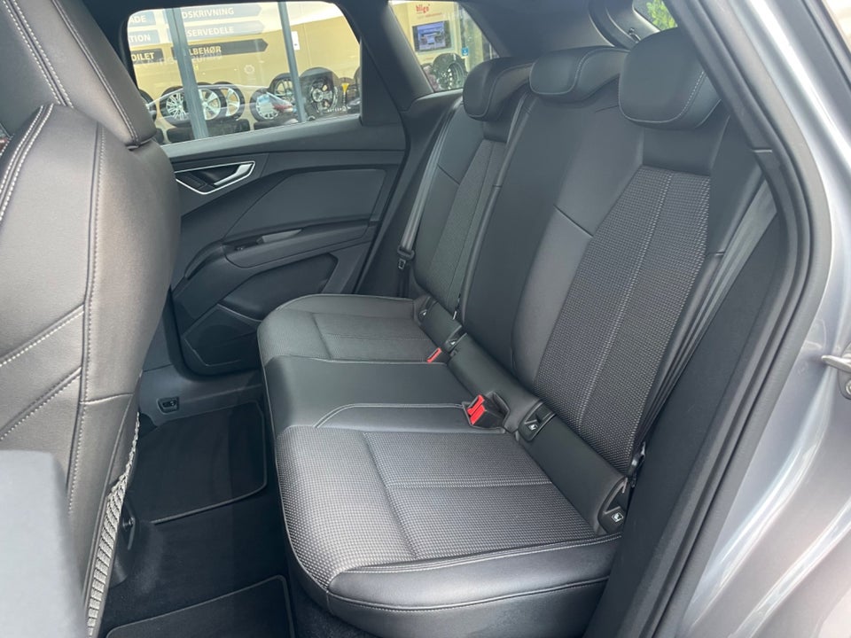 Audi Q4 e-tron 40 S-line 5d