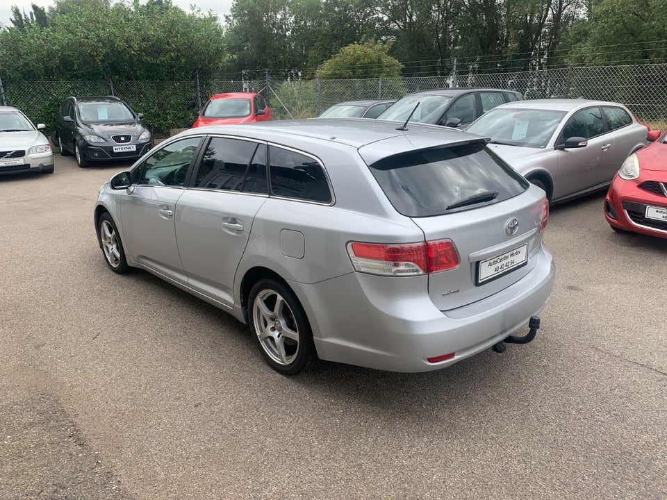 Toyota Avensis 1,6 VVT-i T1 stc. 5d
