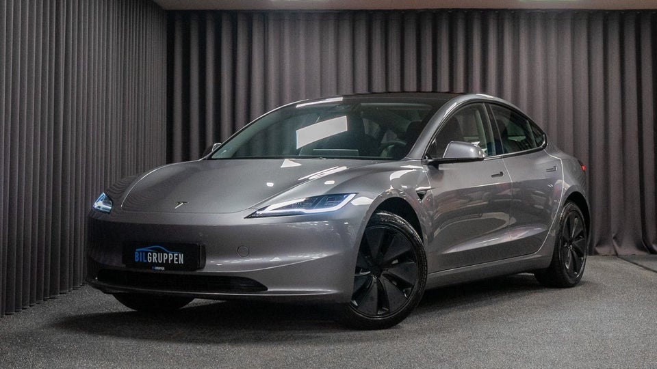 Tesla Model 3 RWD 4d