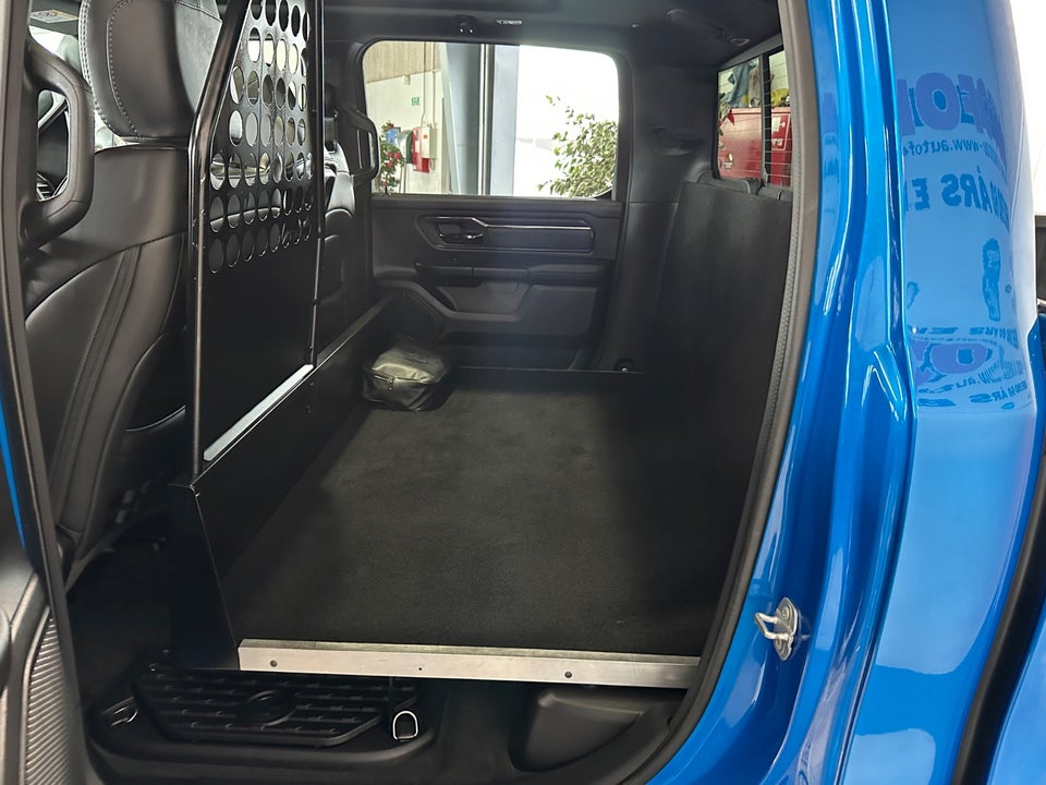 Dodge RAM 1500 5,7 V8 Hemi Big Horn Night aut. 4d