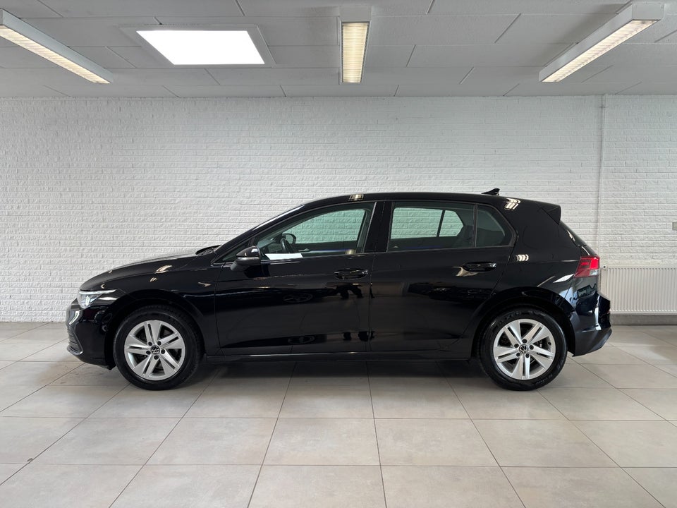 VW Golf VIII 1,5 eTSi 130 Life DSG 5d