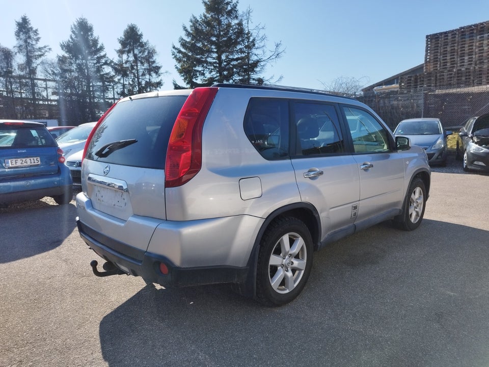 Nissan X-Trail 2,5 SE CVT 4x4 Van 5d