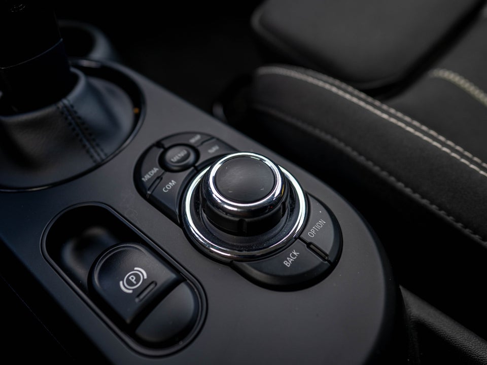 MINI Cooper SE Essential 3d