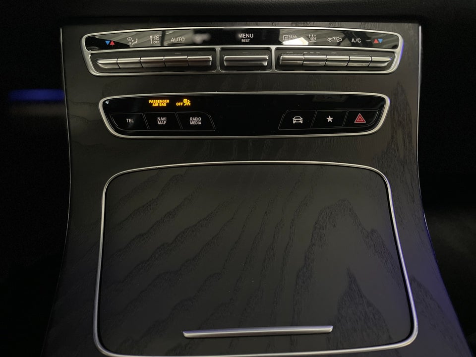 Mercedes E300 de 2,0 AMG Line stc. aut. 5d