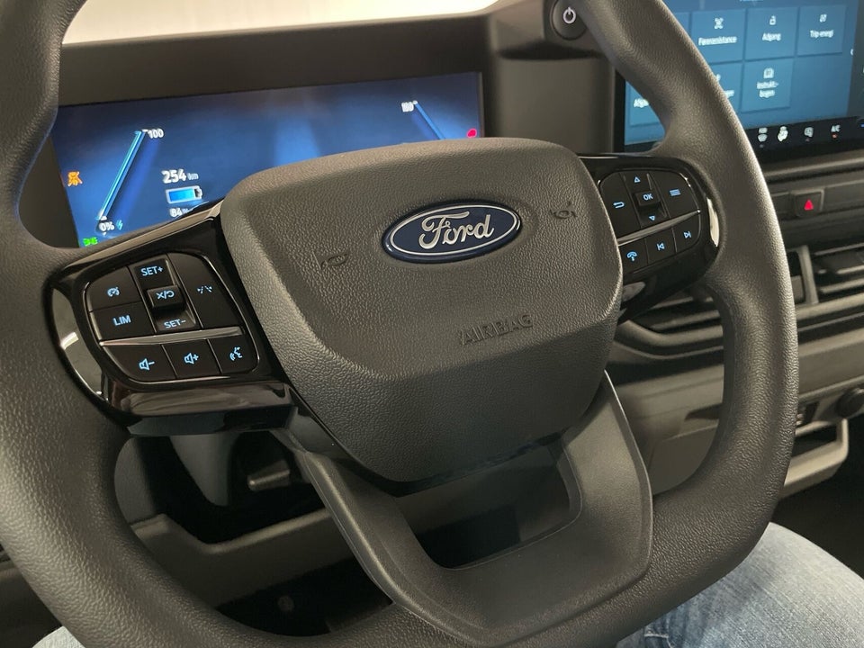 Ford E-Transit Custom 320 L1 64 Trend