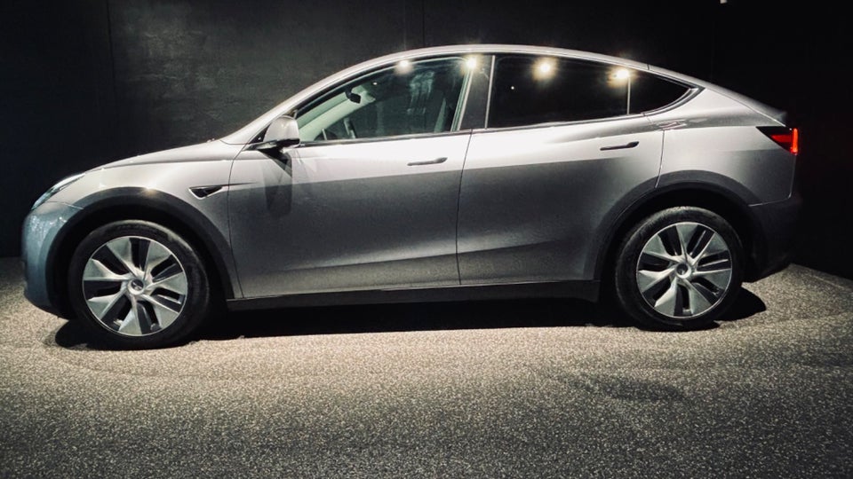 Tesla Model Y Long Range AWD 5d