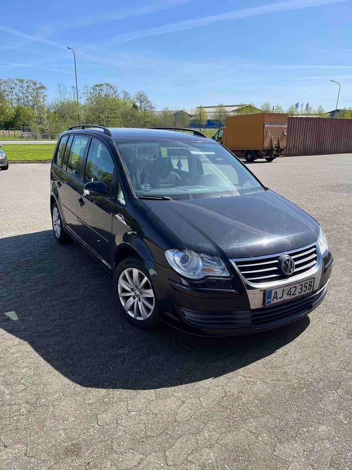 VW Touran 2,0 TDi 140 Highline 7prs 5d