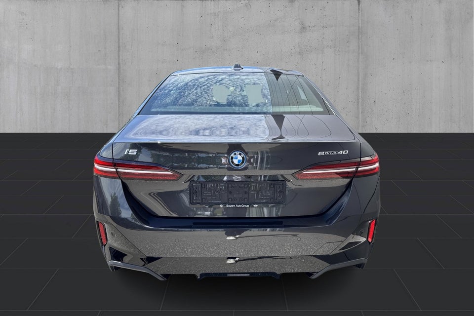 BMW i5 eDrive40 Fully Charged M-Sport 4d