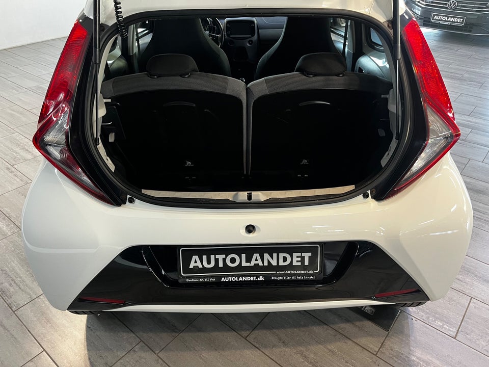 Toyota Aygo 1,0 VVT-i x-press x-shift 5d