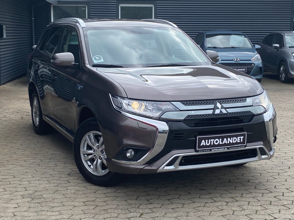 Mitsubishi Outlander 2,4 PHEV Invite+ CVT 4WD 5d