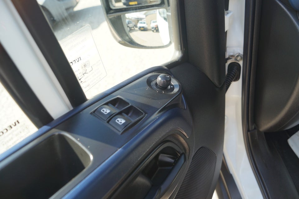Iveco Daily 2,3 35S16 12m³ Van AG8