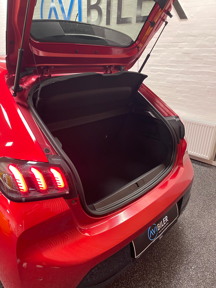 Peugeot 208 1,2 PureTech 100 Allure Sky 5d