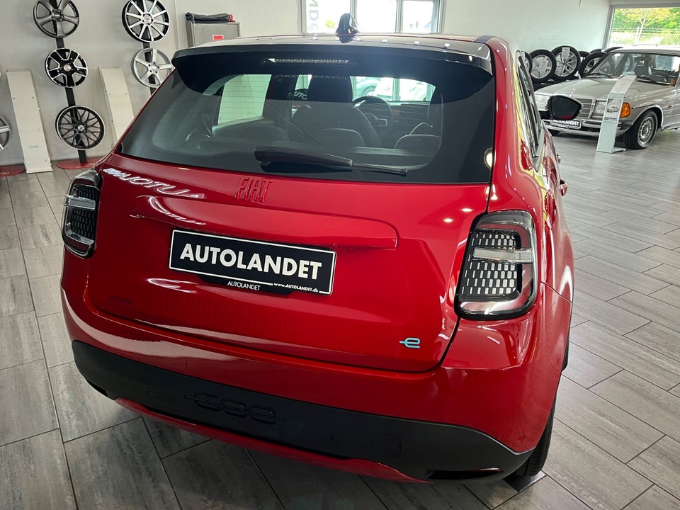 Fiat 600e 54 (RED) 5d