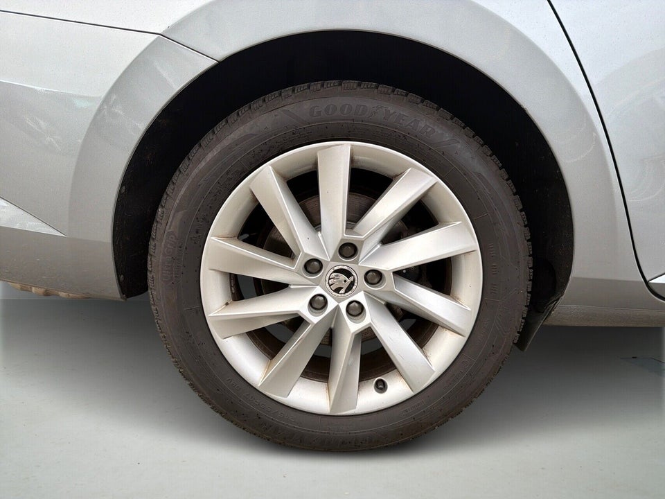 Skoda Superb 2,0 TSi 190 Business Executive Combi DSG 5d