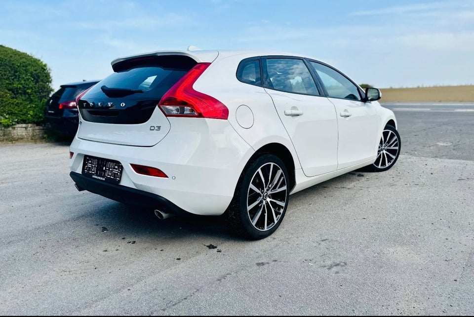 Volvo V40 2,0 D3 150 Momentum 5d