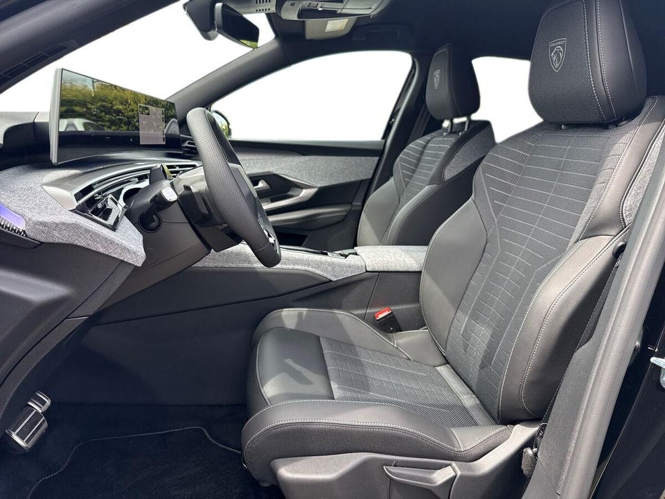 Peugeot e-3008 77 GT Pack 5d