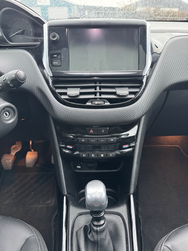 Peugeot 2008 1,6 BlueHDi 100 Allure Sky 5d