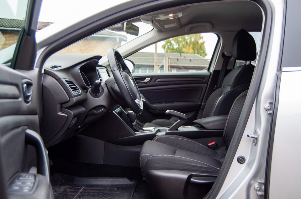 Renault Megane IV 1,3 TCe 140 Zen Sport Tourer EDC 5d
