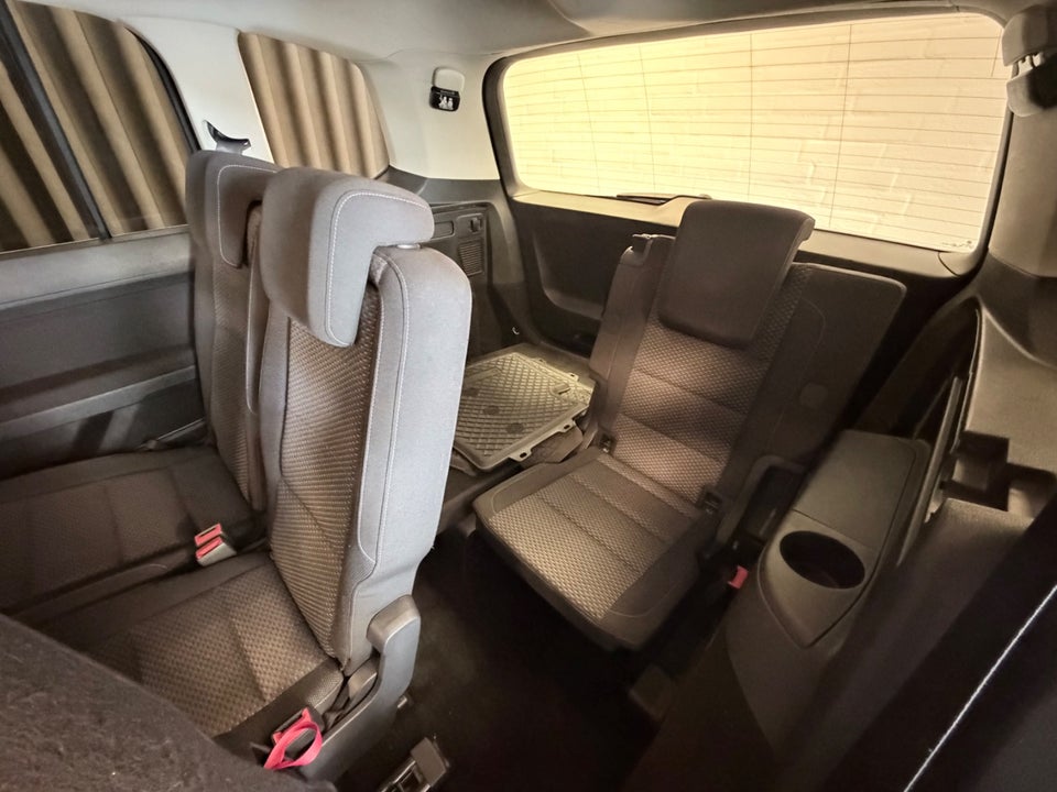 VW Touran 1,6 TDi 110 Comfortline 7prs 5d
