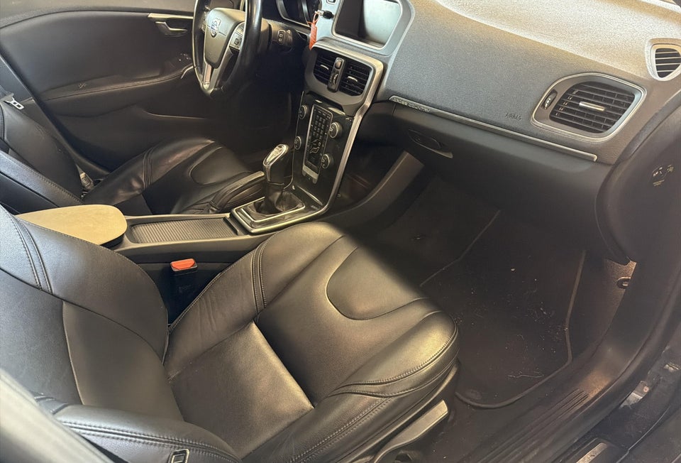 Volvo V40 CC 1,6 D2 115 Kinetic 5d