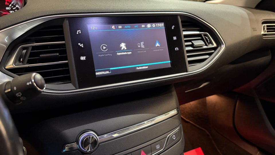 Peugeot 308 1,2 e-THP 130 Allure Sky 5d