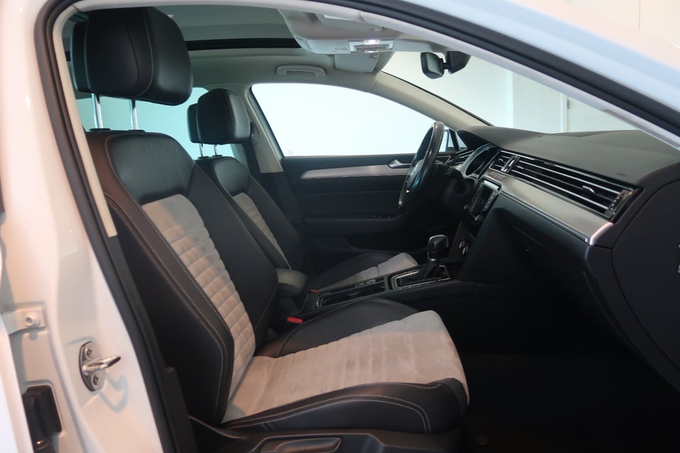 VW Passat 2,0 TDi 240 R-line Variant DSG 4Motion 5d