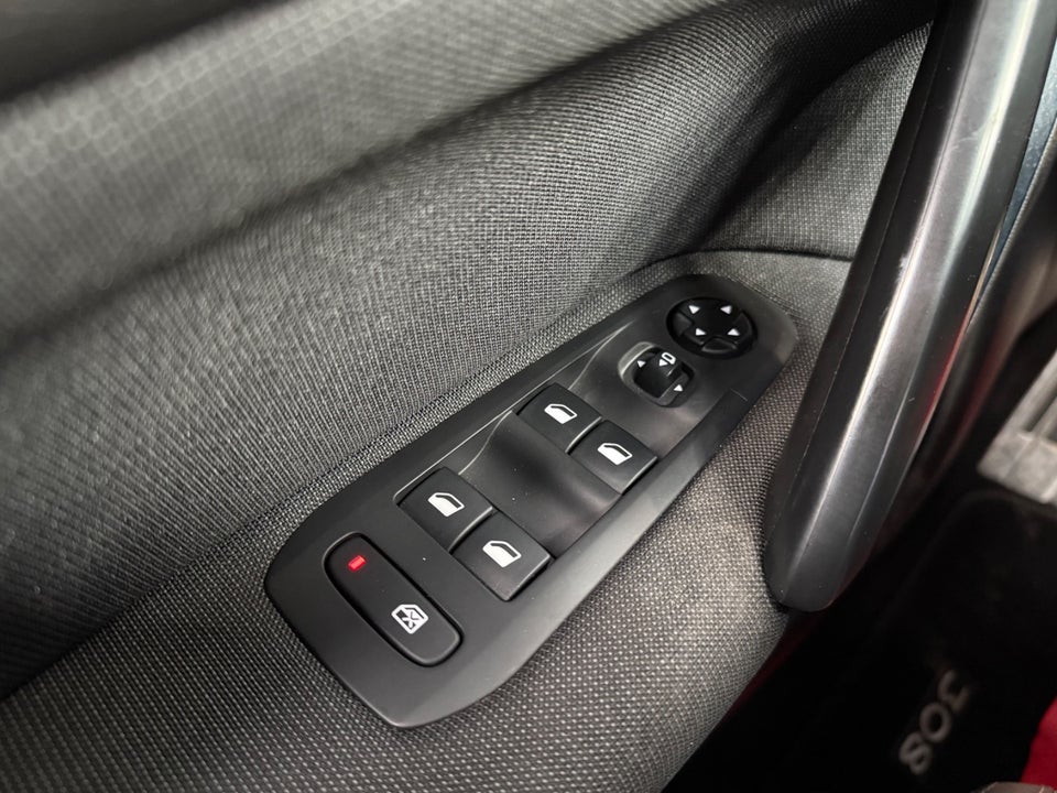 Peugeot 308 1,5 BlueHDi 130 Allure Sky 5d