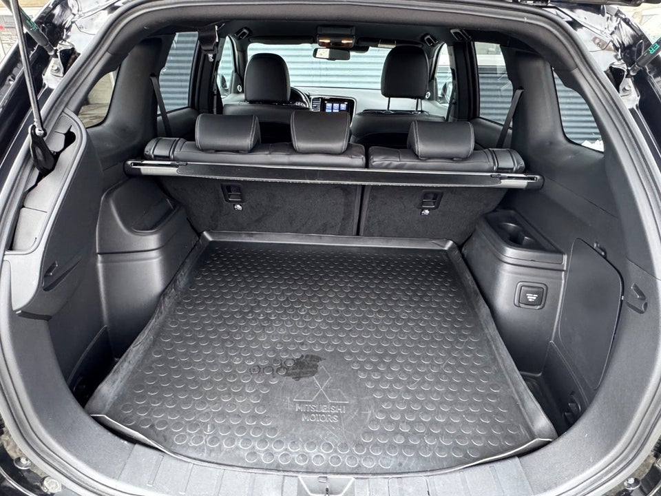 Mitsubishi Outlander 2,4 PHEV Instyle CVT 4WD 5d