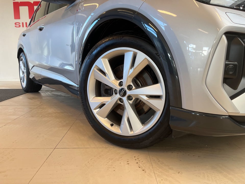 Audi Q4 e-tron 40 S-line 5d