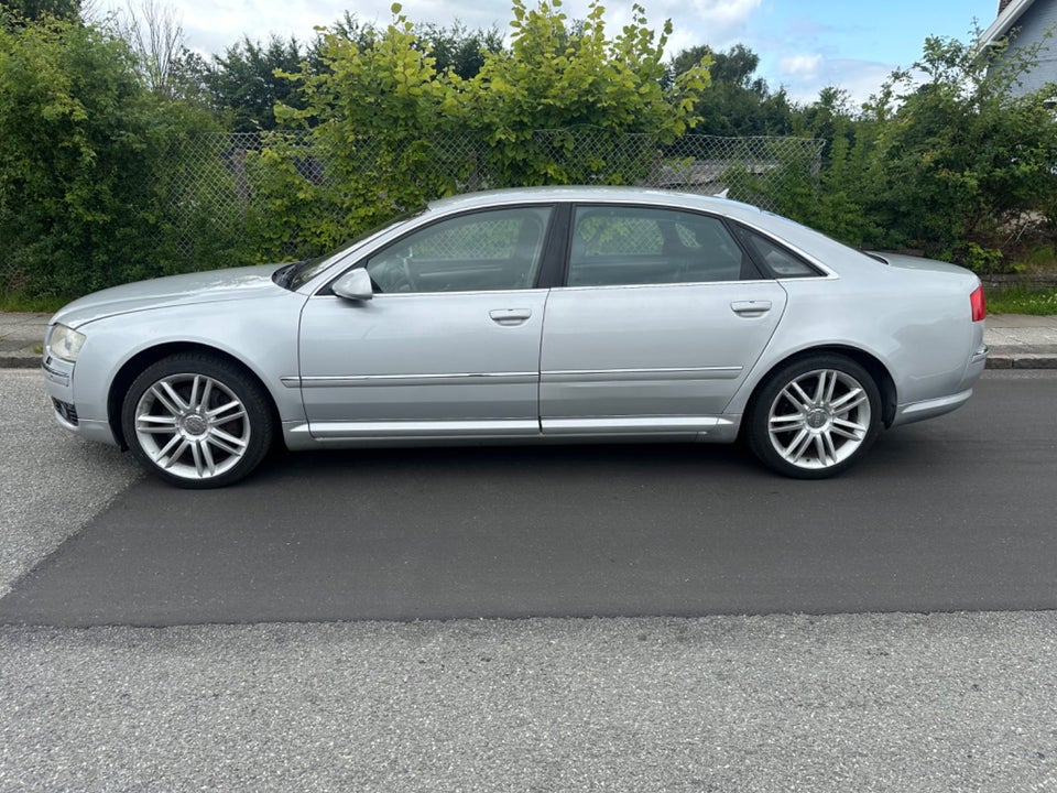 Audi A8 4,2 quattro Tiptr. lang 4d