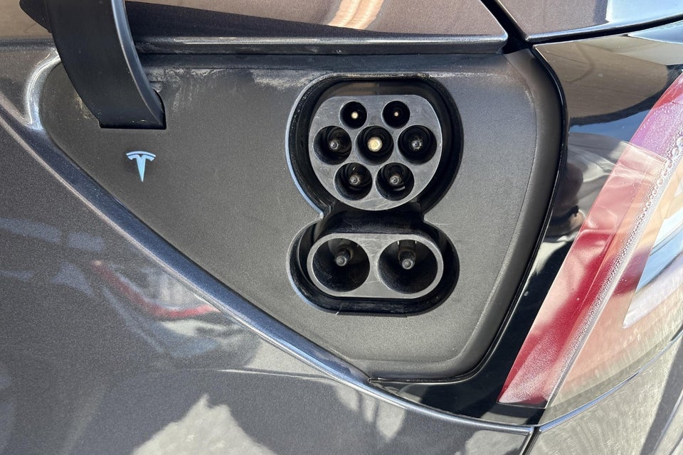 Tesla Model 3 Standard Range+ RWD 4d