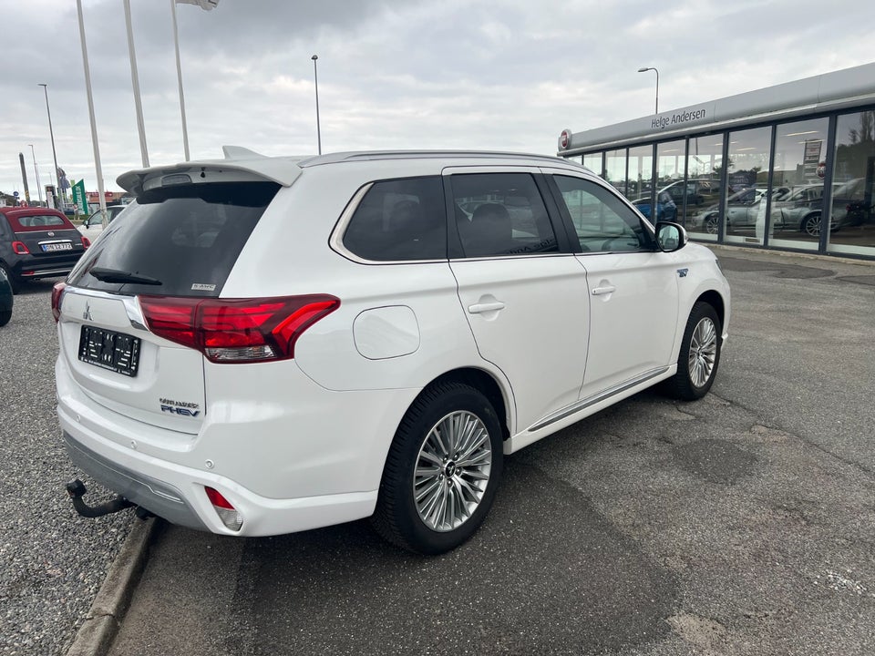 Mitsubishi Outlander 2,4 PHEV Instyle CVT 4WD 5d