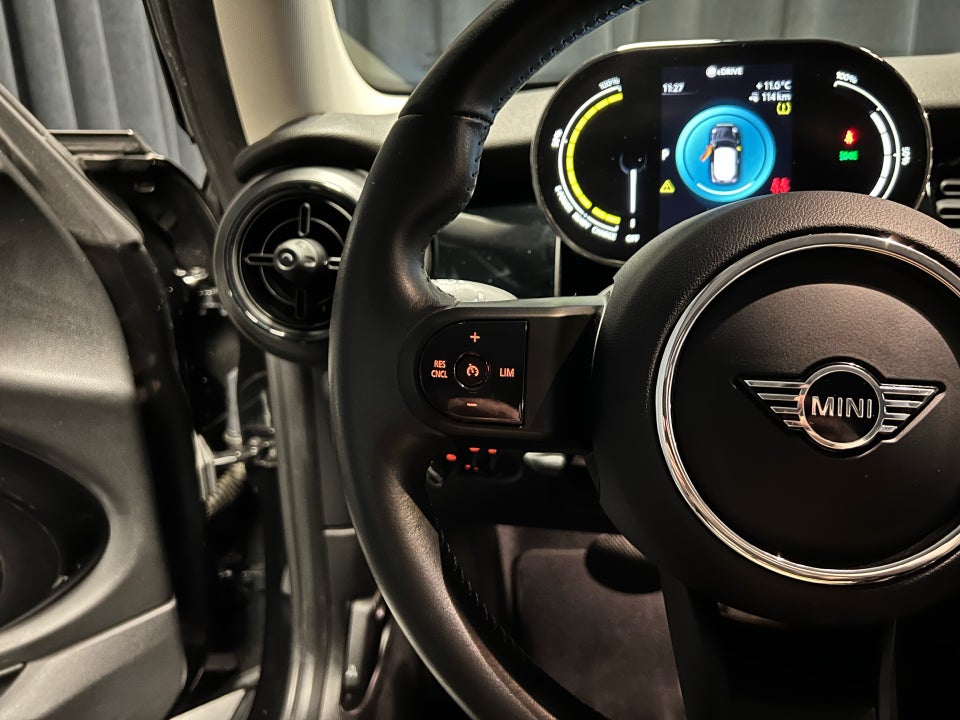 MINI Cooper SE Classic Trim 3d