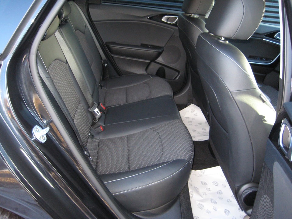 Kia Ceed 1,6 CRDi 136 Intro Edition SW 5d