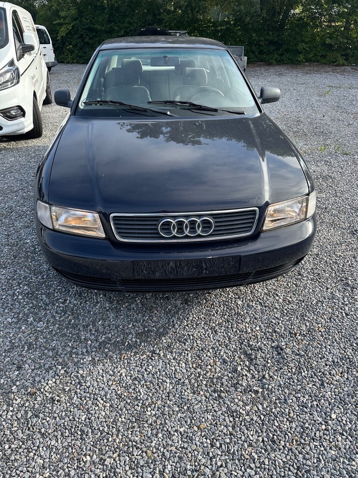 Audi A4 1,6  4d