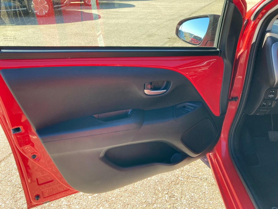 Toyota Aygo 1,0 VVT-i x-press 5d