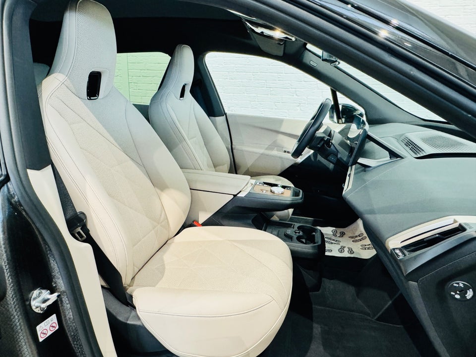 BMW iX xDrive40 Supercharged 5d