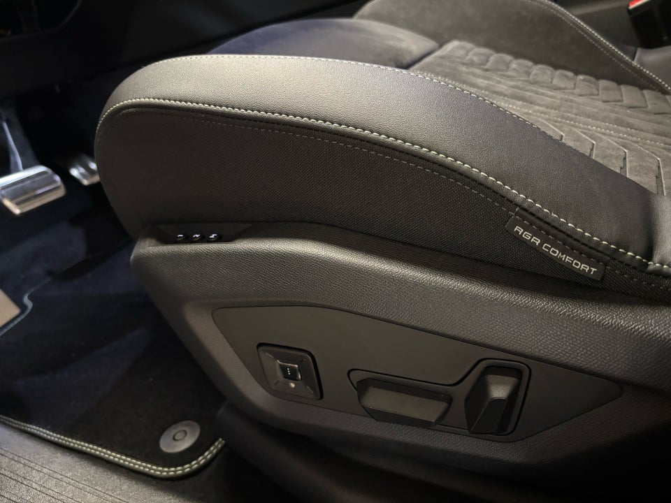 Peugeot e-3008 77 GT Pack 5d