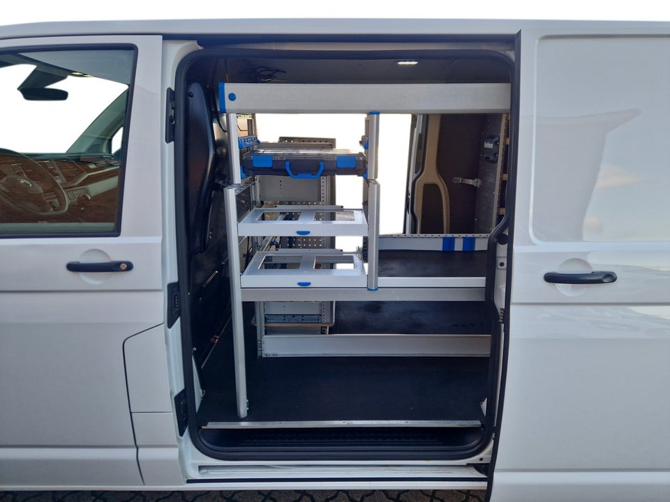 VW Transporter 2,0 TDi 110 Kassevogn lang
