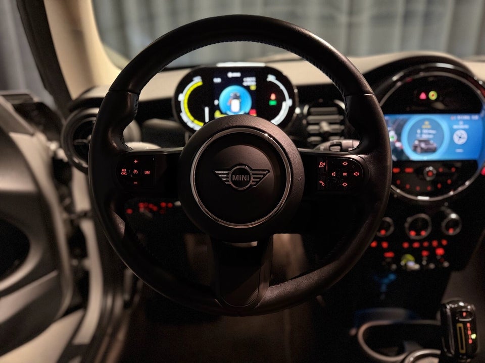 MINI Cooper SE Essential 3d