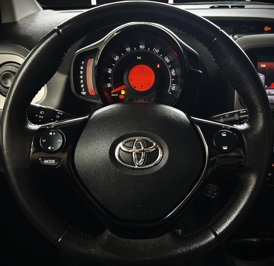 Toyota Aygo 1,0 VVT-i x-cellence 5d