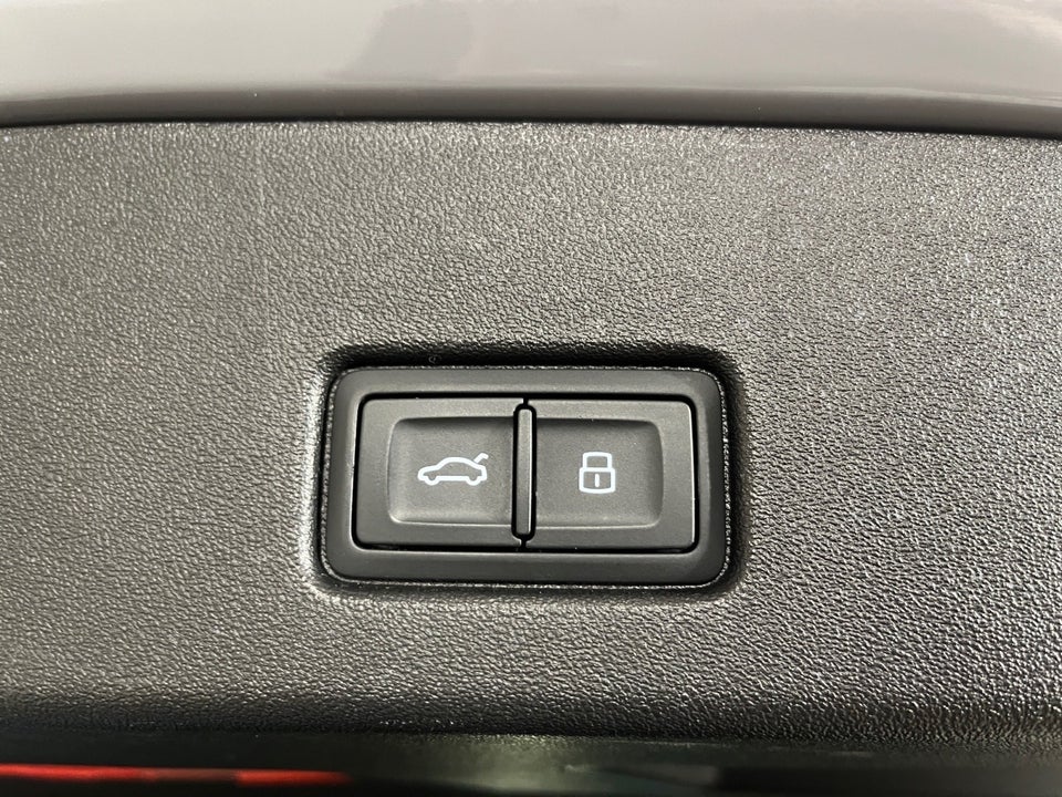 Audi Q4 e-tron 50 S-line quattro 5d